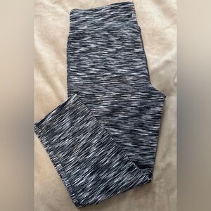 Spalding Black and White Size Small Capri Legging